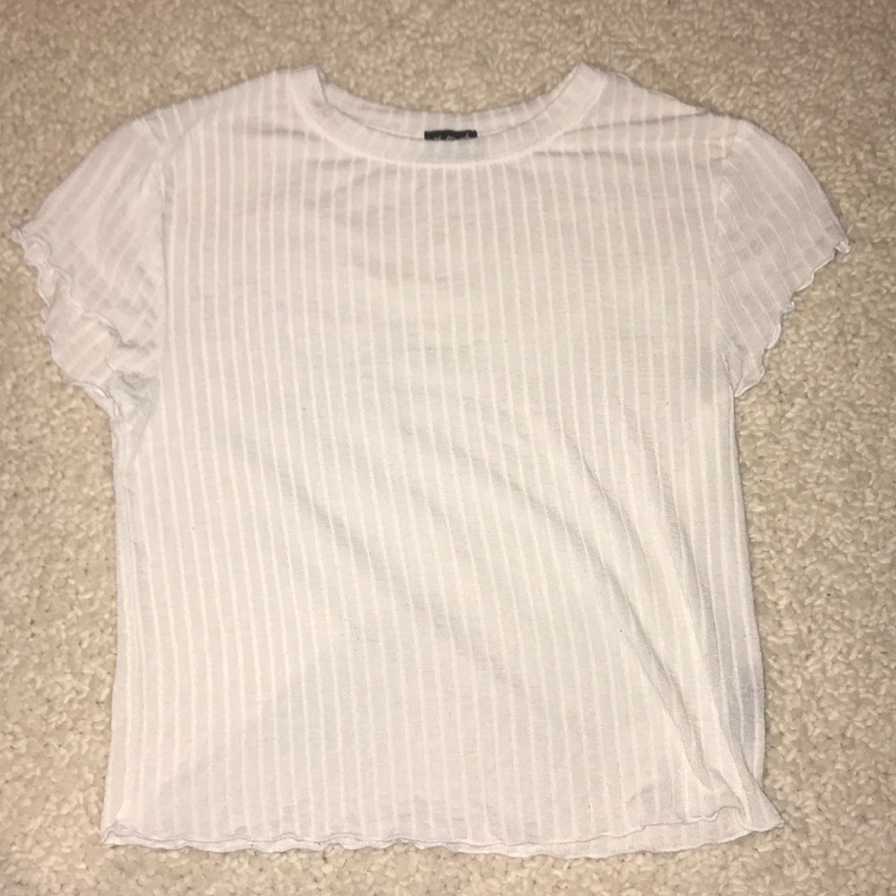 White ribbed lettuce edge top